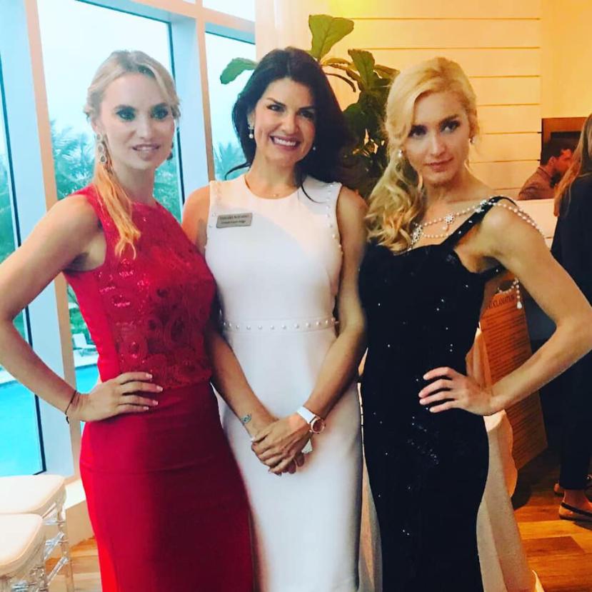 Judge Tarlika Navarro with the fashion models from Lis Castella at South Florida Celebrity Fest
